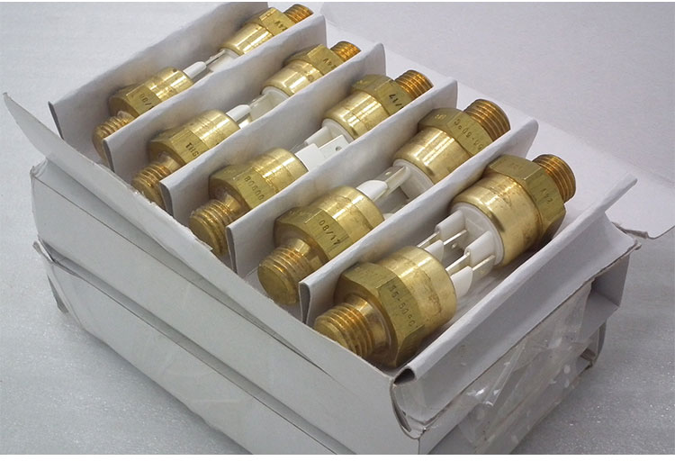 75241854.jpg 8318b2fb8123da7780a2fdb25d744476_1-1FS01JUC13.jpg